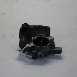 Op = Op Gasklephuis OPEL CORSA D (S07)